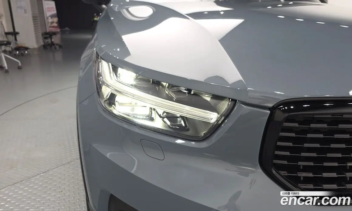 Volvo XC40 2019 2.0 автомат (гидро), фото 7