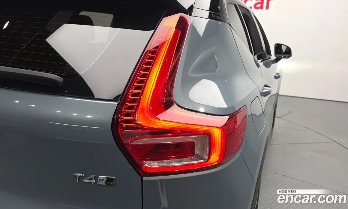 Volvo XC40 2019 2.0 автомат (гидро), фото 8