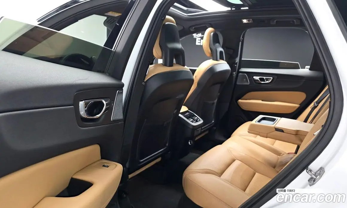 Volvo XC60 2018 2.0 автомат (гидро), фото 11
