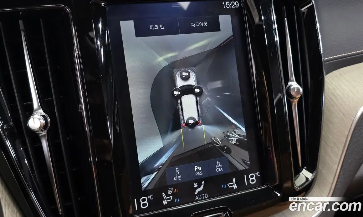 Volvo XC60 2018 2.0 автомат (гидро), фото 14