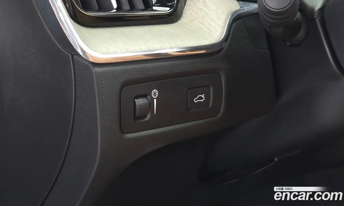 Volvo XC60 2018 2.0 автомат (гидро), фото 15