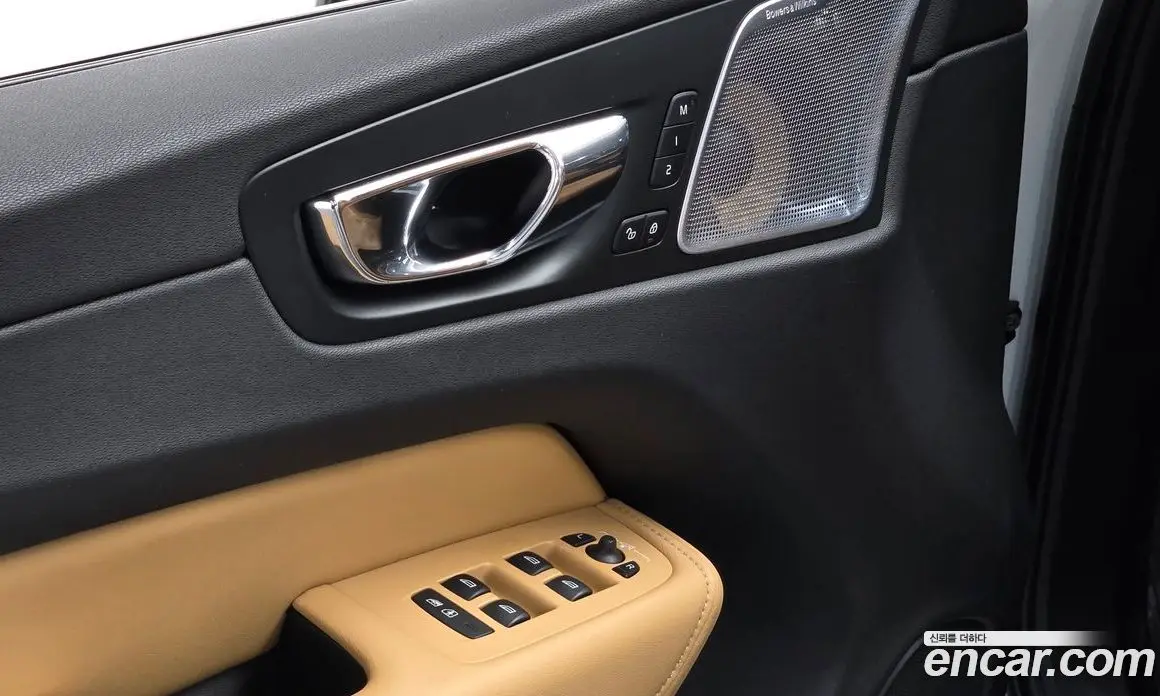Volvo XC60 2018 2.0 автомат (гидро), фото 16