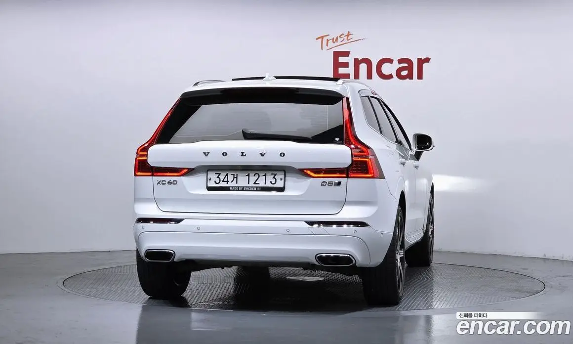 Volvo XC60 2018 2.0 автомат (гидро), фото 4