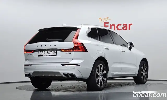 Volvo XC60 2019 2.0 автомат (гидро), миниатюра 2