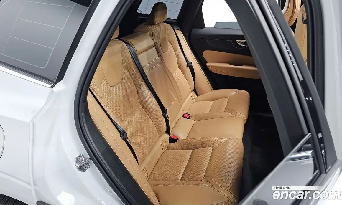 Volvo XC60 2019 2.0 автомат (гидро), фото 11
