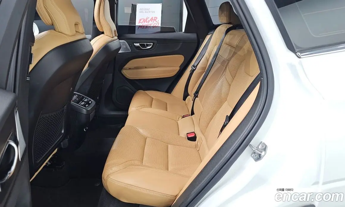 Volvo XC60 2019 2.0 автомат (гидро), фото 12