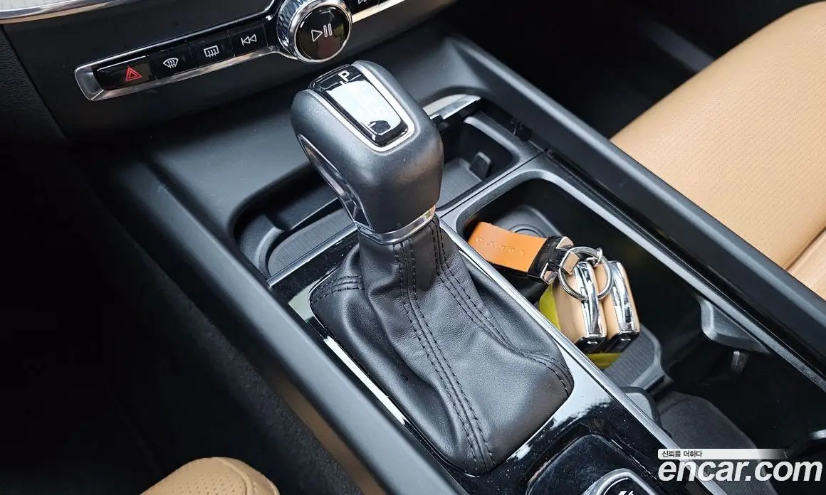 Volvo XC60 2019 2.0 автомат (гидро), фото 9