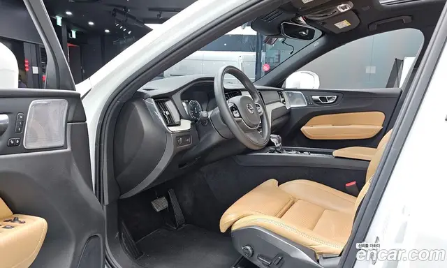 Volvo XC60 2019 2.0 автомат (гидро), миниатюра 10