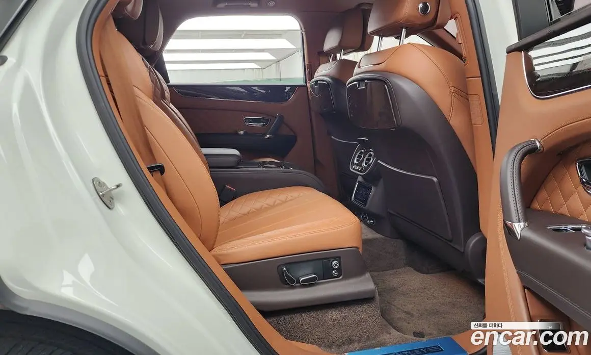 Bentley Bentayga 2017 6.0 автомат (гидро), фото 12