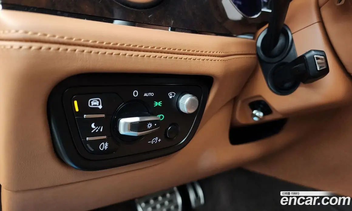 Bentley Bentayga 2017 6.0 автомат (гидро), фото 16