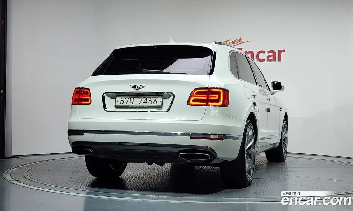 Bentley Bentayga 2017 6.0 автомат (гидро), фото 4
