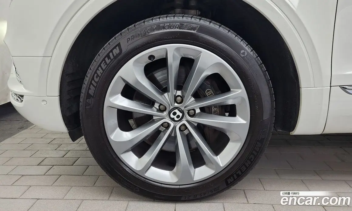 Bentley Bentayga 2017 6.0 автомат (гидро), фото 5