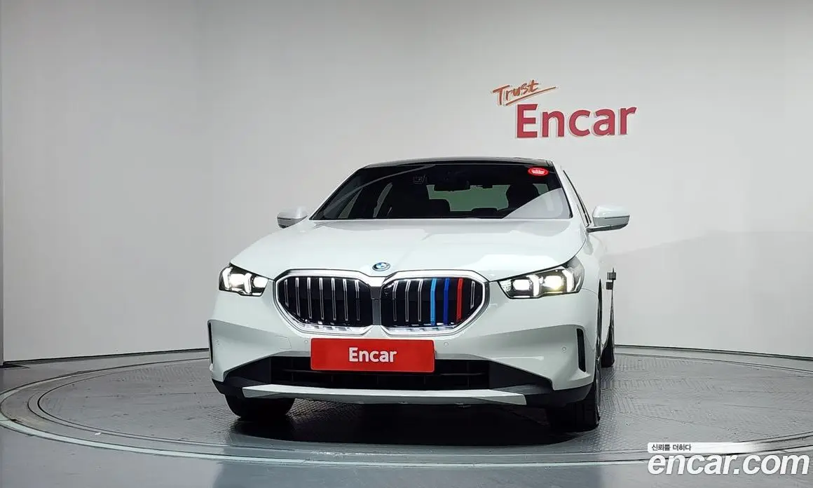 BMW 5 серия 2025 2.0 автомат (гидро), фото 3