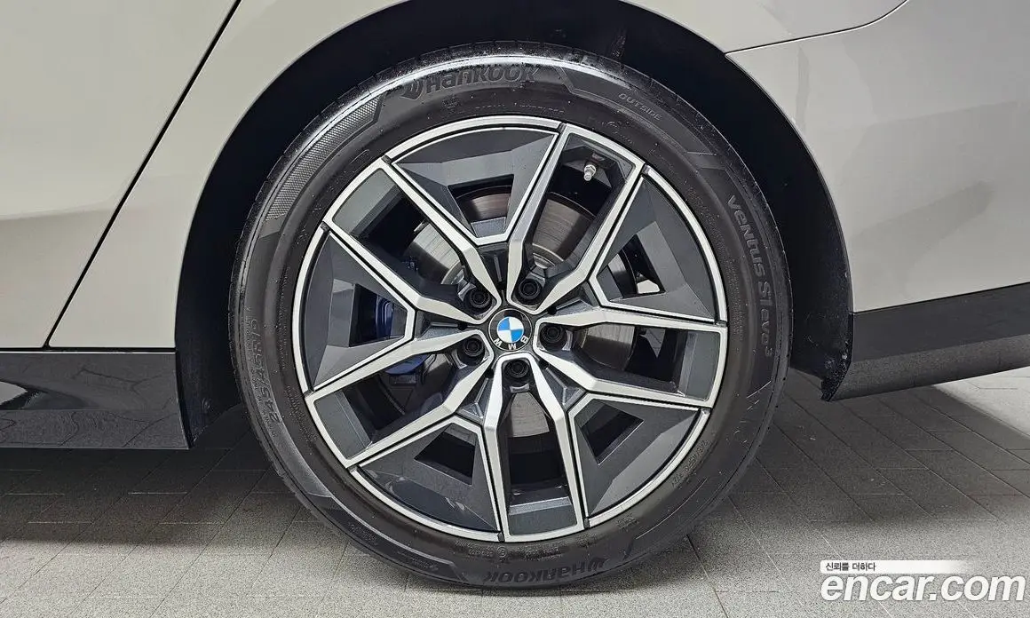 BMW 5 серия 2025 2.0 автомат (гидро), фото 6
