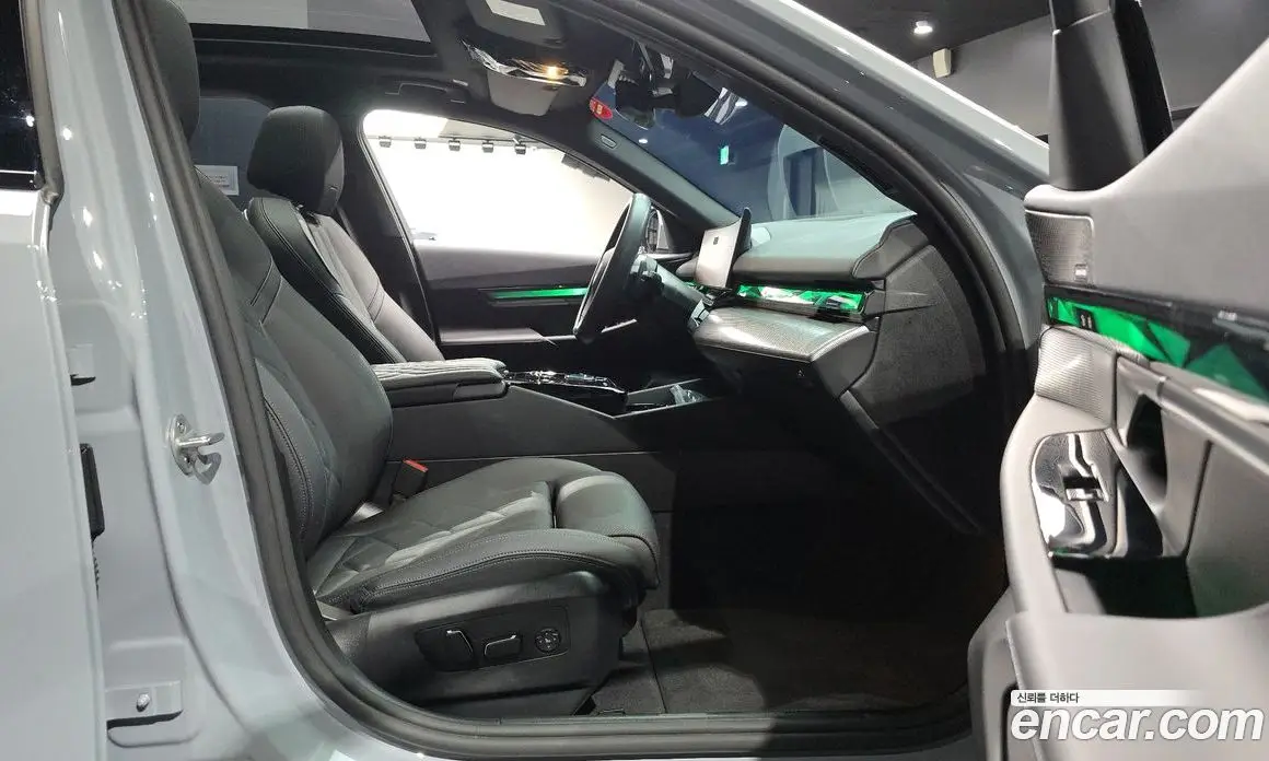 BMW 5 серия 2025 2.0 автомат (гидро), фото 16