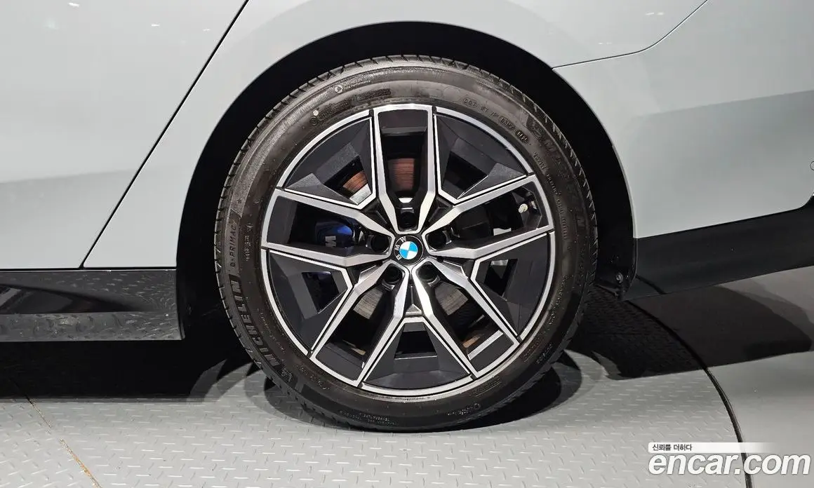BMW 5 серия 2025 2.0 автомат (гидро), фото 7
