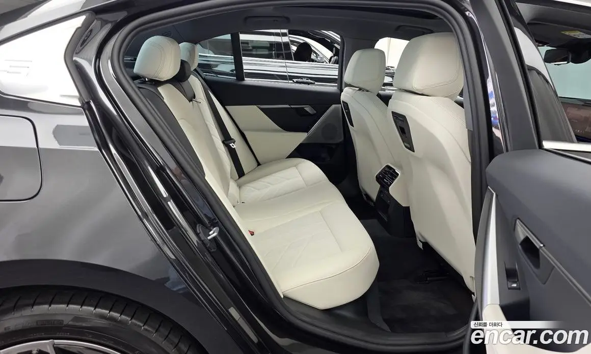 BMW 5 серия 2025 2.0 автомат (гидро), фото 12