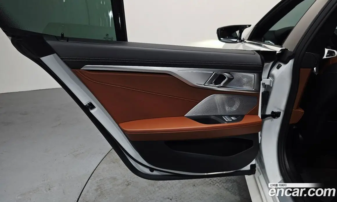 BMW 8 серия 2024 4.4 автомат (гидро), фото 15
