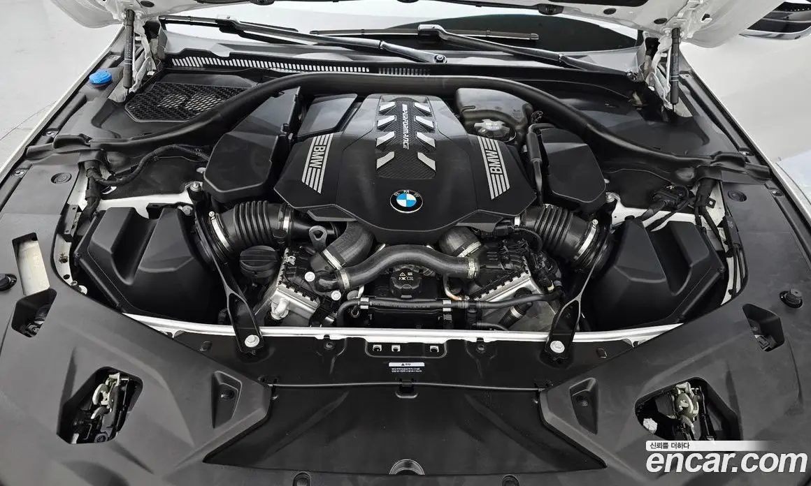 BMW 8 серия 2024 4.4 автомат (гидро), фото 6