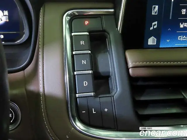 Chevrolet Tahoe 2022 6.2 автомат (гидро), миниатюра 12