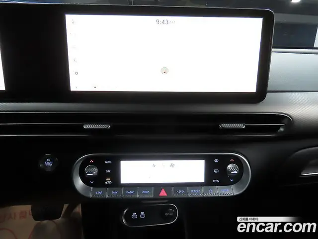 Genesis GV60 2022 0.1 автомат (гидро), миниатюра 11