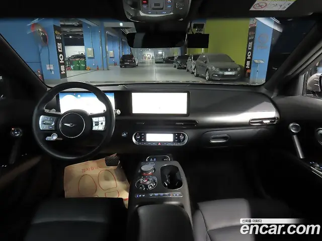 Genesis GV60 2022 0.1 автомат (гидро), миниатюра 5