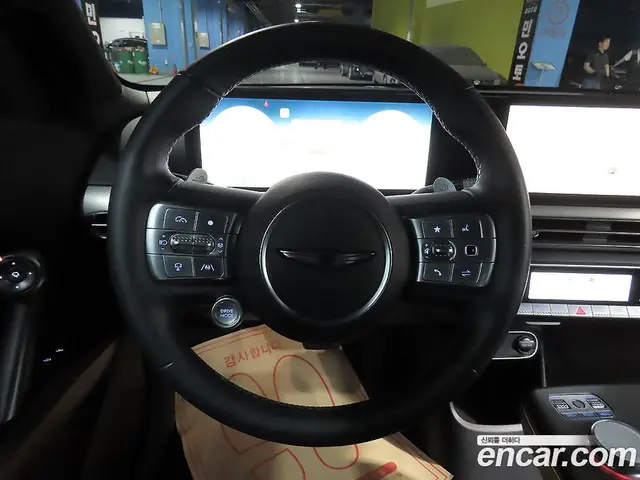 Genesis GV60 2022 0.1 автомат (гидро), миниатюра 9