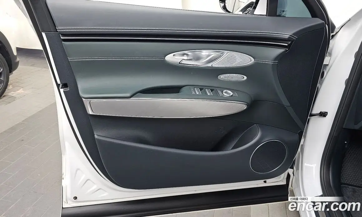 Genesis GV70 2023 0.1 автомат (гидро), фото 14