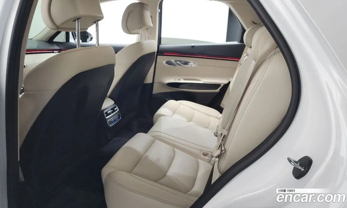 Genesis GV70 2024 2.5 автомат (гидро), фото 17