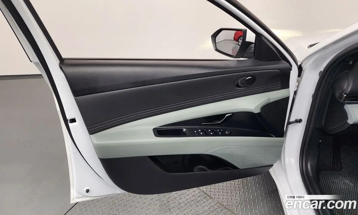 Hyundai Avante 2023 1.6 автомат (гидро), фото 14
