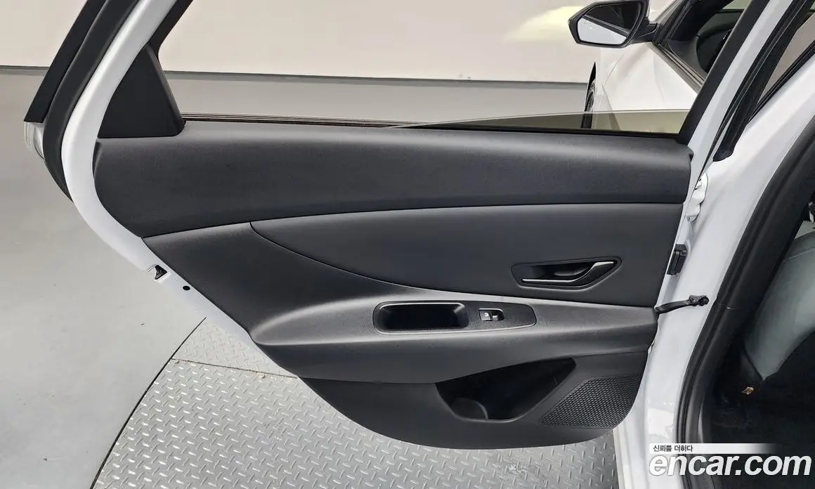 Hyundai Avante 2023 1.6 автомат (гидро), фото 15