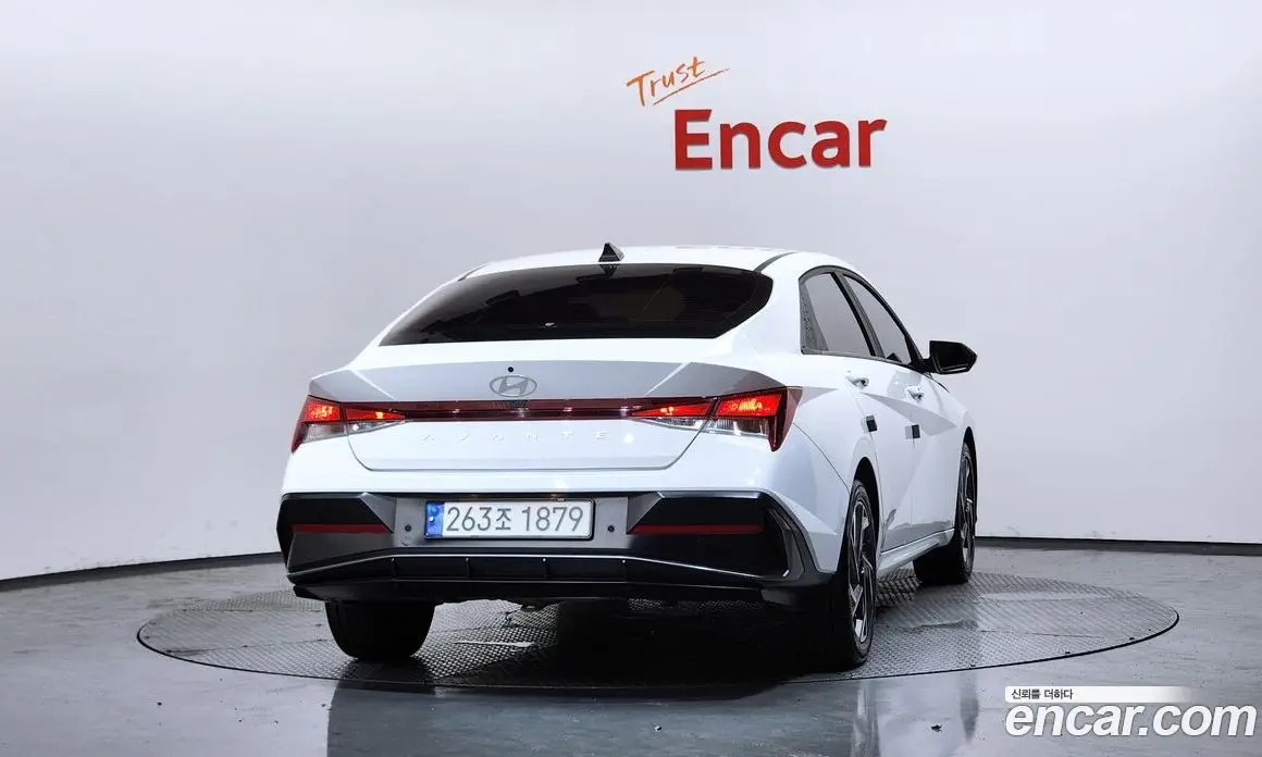 Hyundai Avante 2023 1.6 автомат (гидро), фото 4