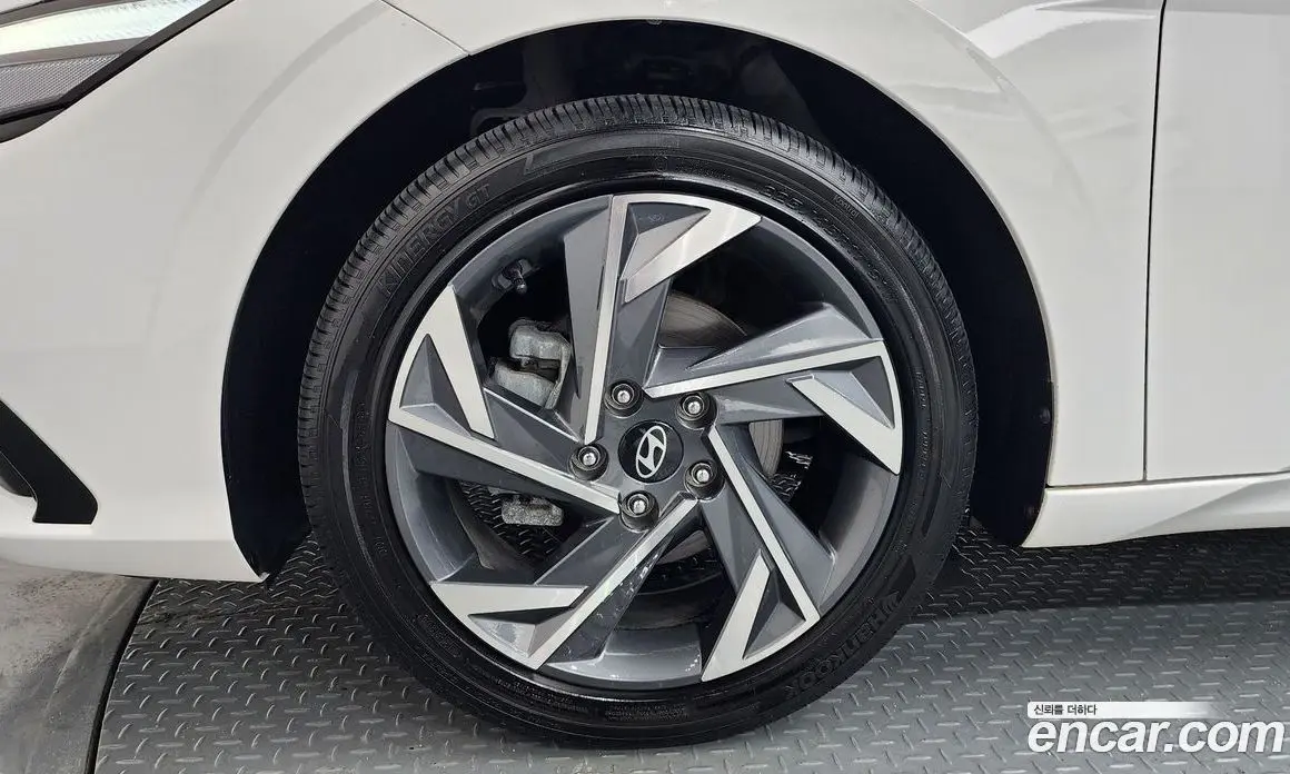 Hyundai Avante 2023 1.6 автомат (гидро), фото 5