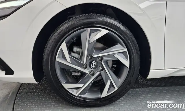 Hyundai Avante 2023 1.6 автомат (гидро), миниатюра 5