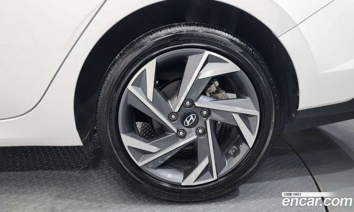 Hyundai Avante 2023 1.6 автомат (гидро), фото 7