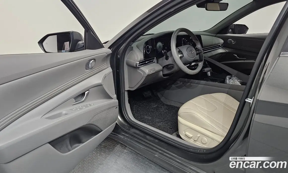 Hyundai Avante 2023 1.6 автомат (гидро), фото 12