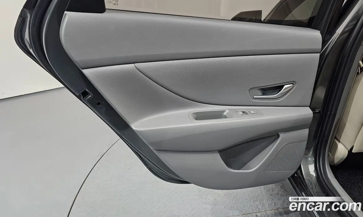 Hyundai Avante 2023 1.6 автомат (гидро), фото 14