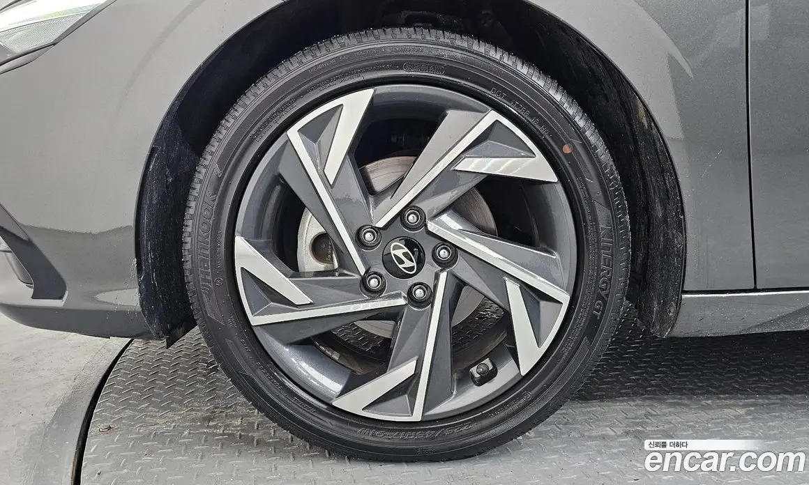 Hyundai Avante 2023 1.6 автомат (гидро), фото 4