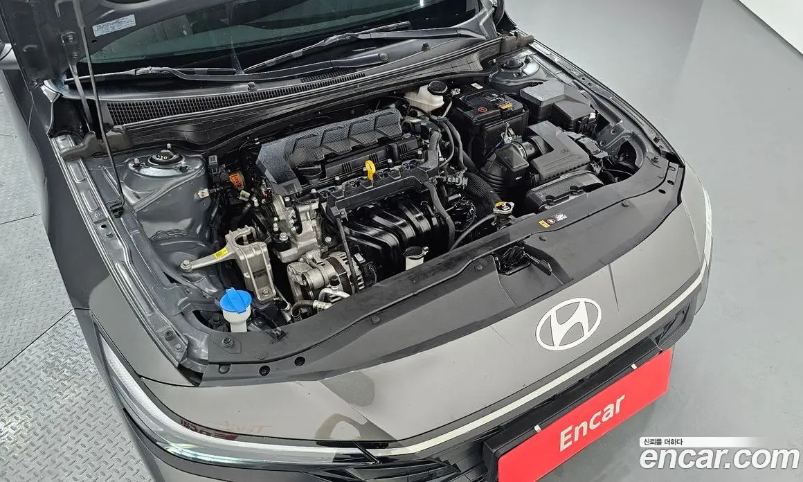 Hyundai Avante 2023 1.6 автомат (гидро), фото 5