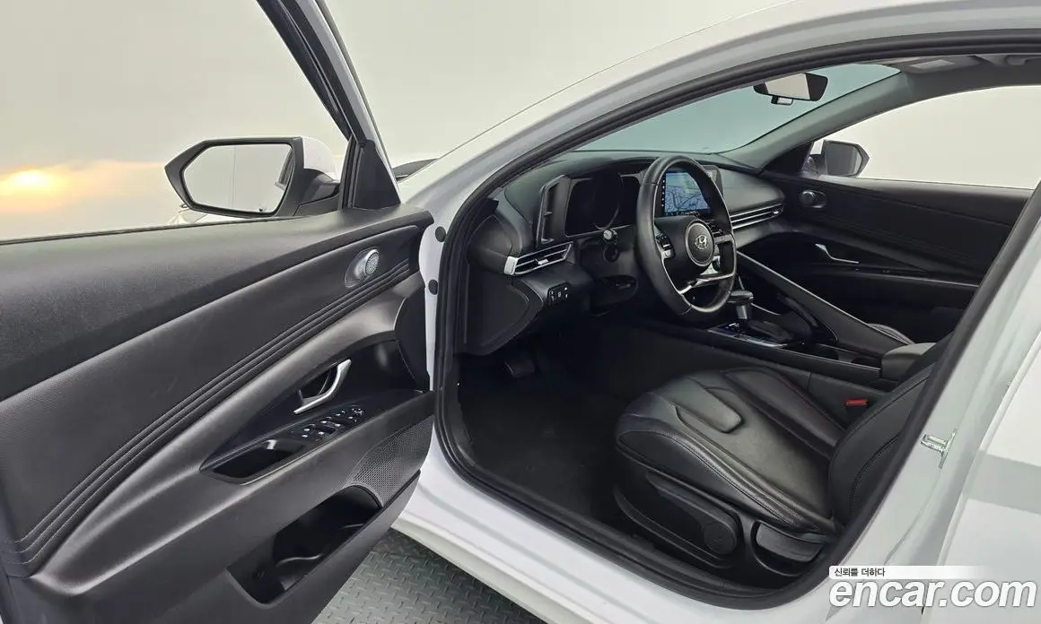 Hyundai Avante 2023 1.6 автомат (гидро), фото 13
