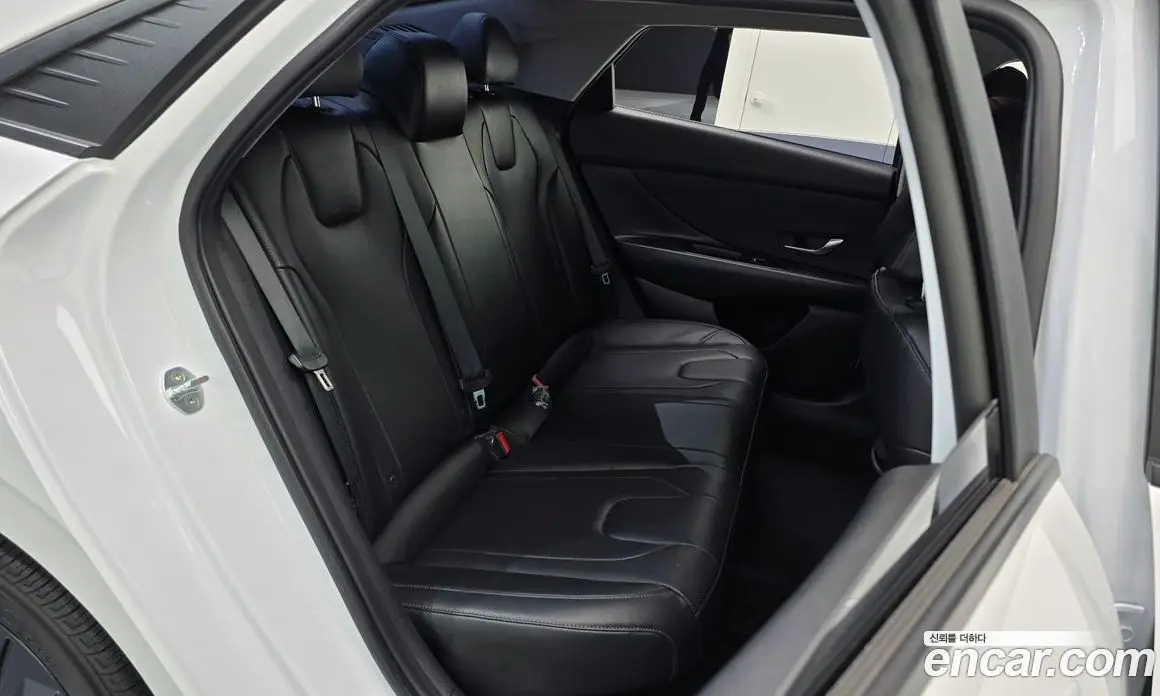 Hyundai Avante 2023 1.6 автомат (гидро), фото 16
