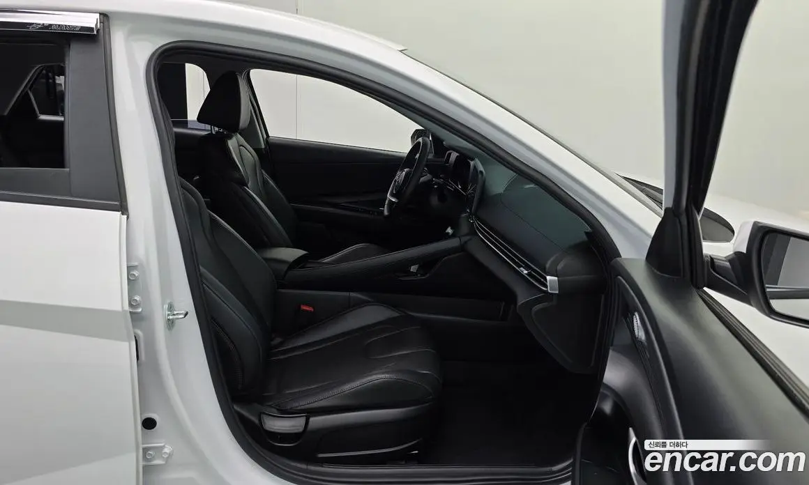 Hyundai Avante 2023 1.6 автомат (гидро), фото 17