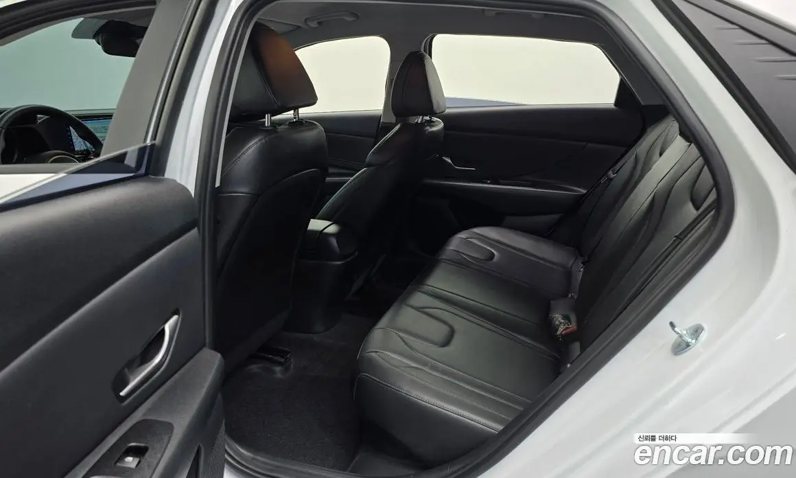 Hyundai Avante 2023 1.6 автомат (гидро), фото 18