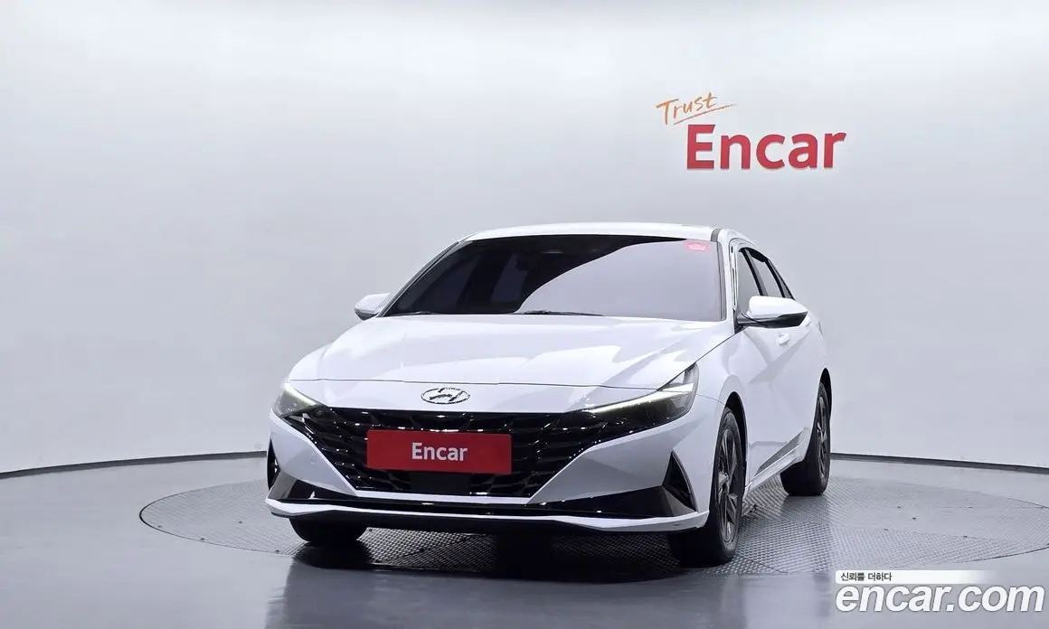 Hyundai Avante 2023 1.6 автомат (гидро), фото 3