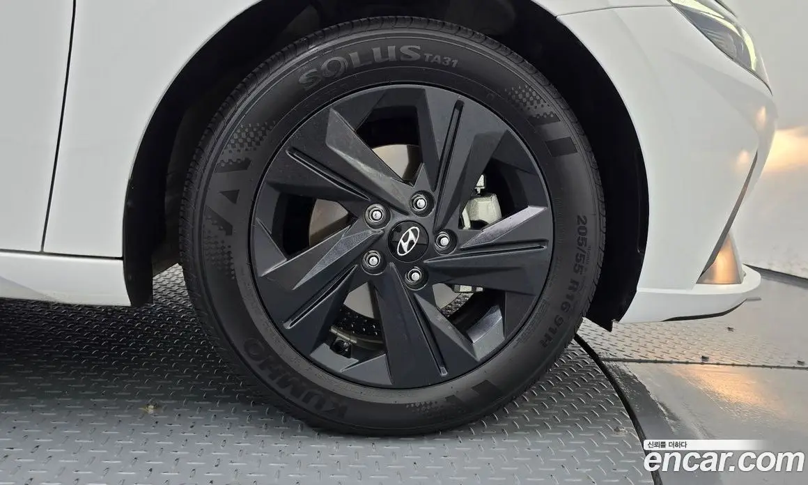 Hyundai Avante 2023 1.6 автомат (гидро), фото 7