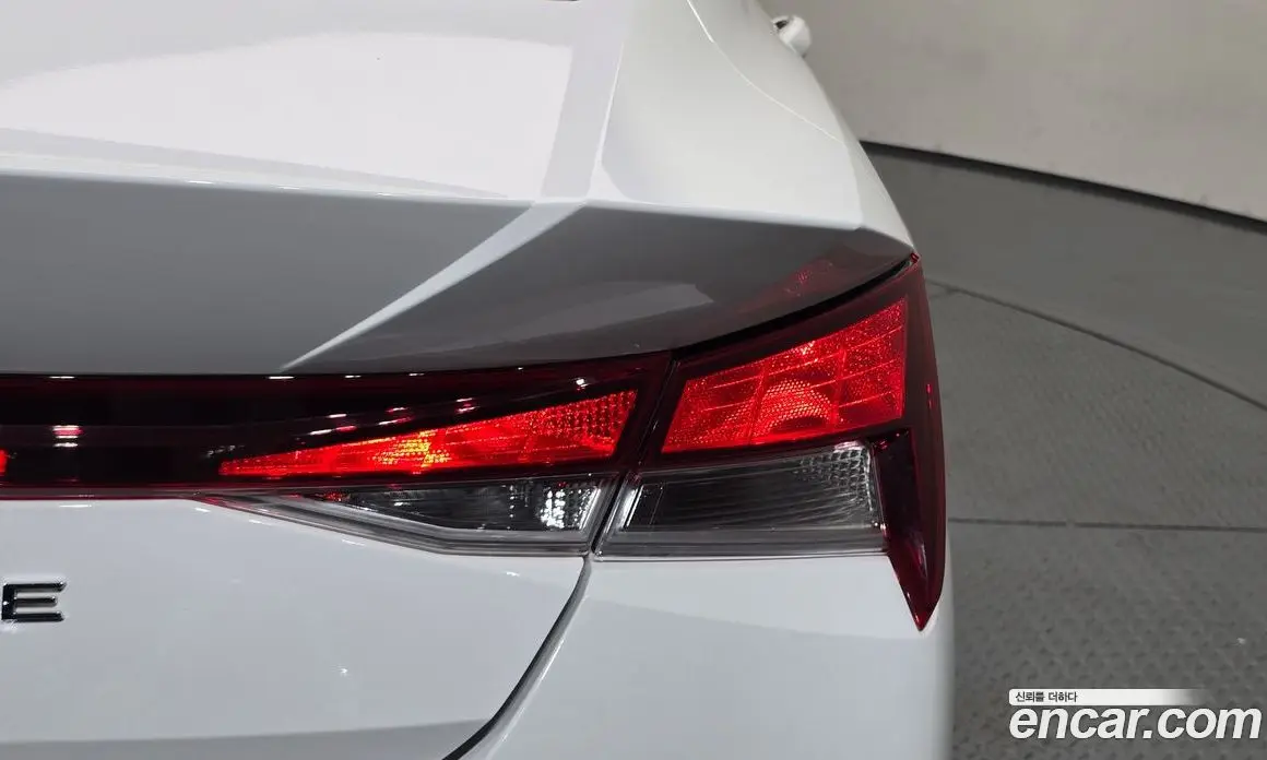 Hyundai Avante 2023 1.6 автомат (гидро), фото 9