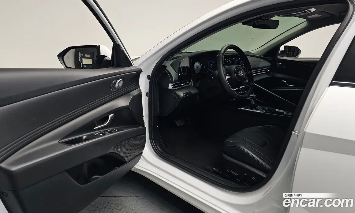 Hyundai Avante 2024 1.6 автомат (гидро), фото 12