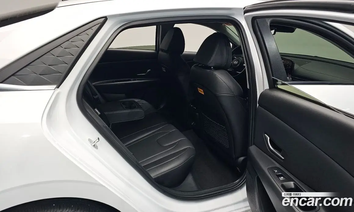 Hyundai Avante 2024 1.6 автомат (гидро), фото 17