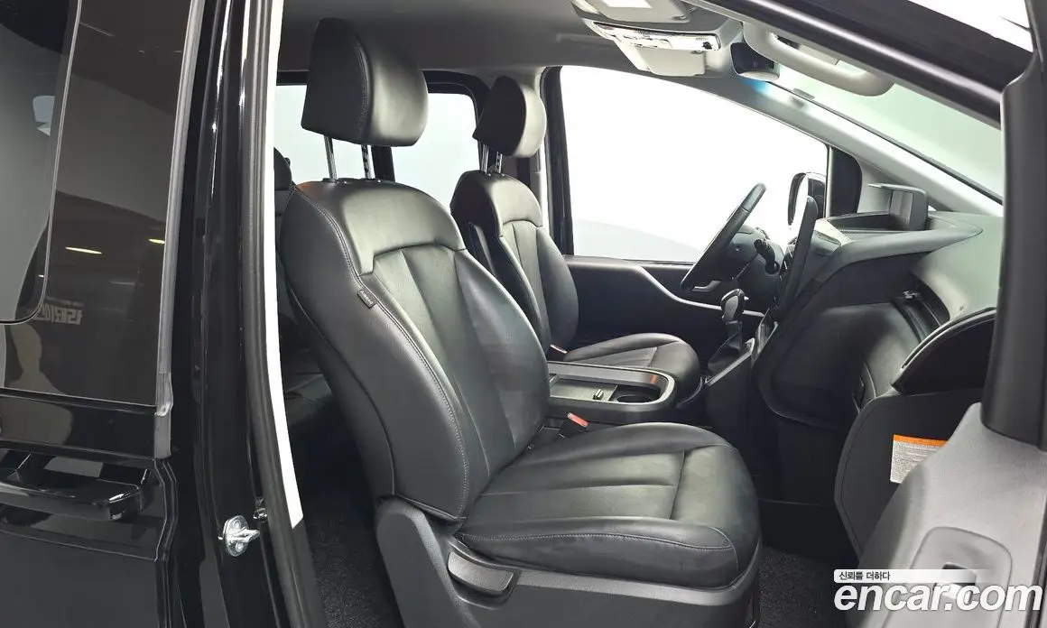 Hyundai Staria 2025 1.6 автомат (гидро), фото 12