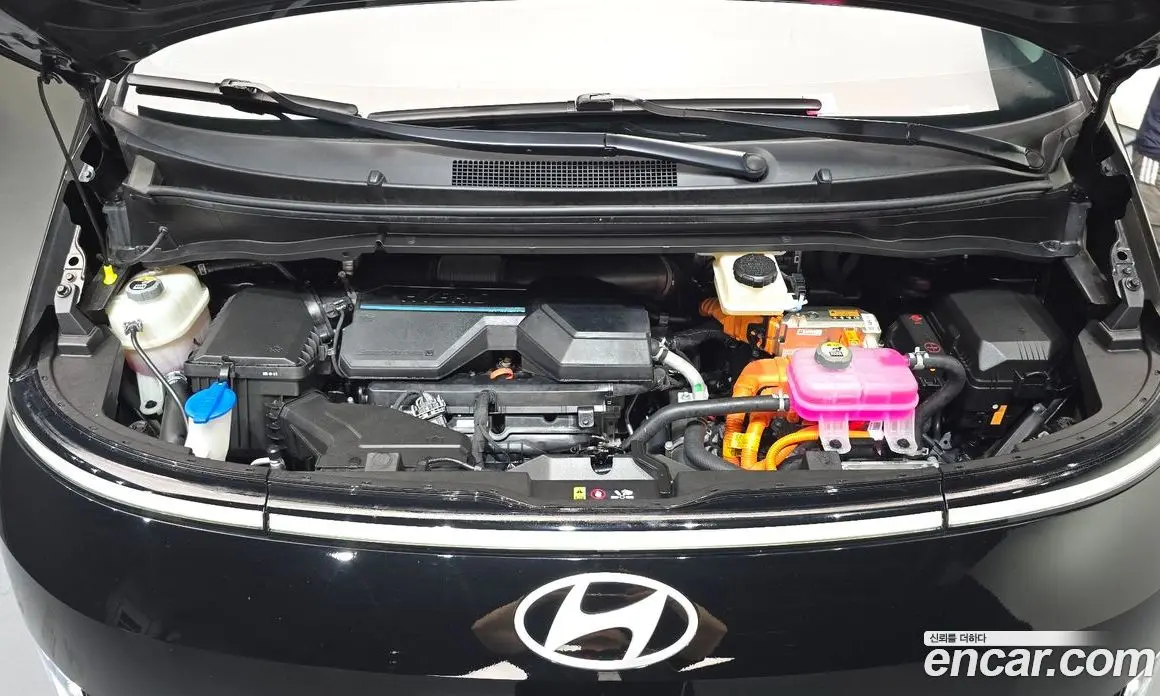 Hyundai Staria 2025 1.6 автомат (гидро), фото 6